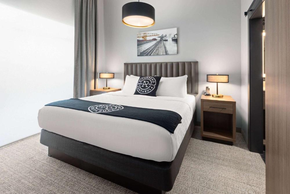 One-Bedroom King Suite /Hearing Accessible - Non-Smoking interior